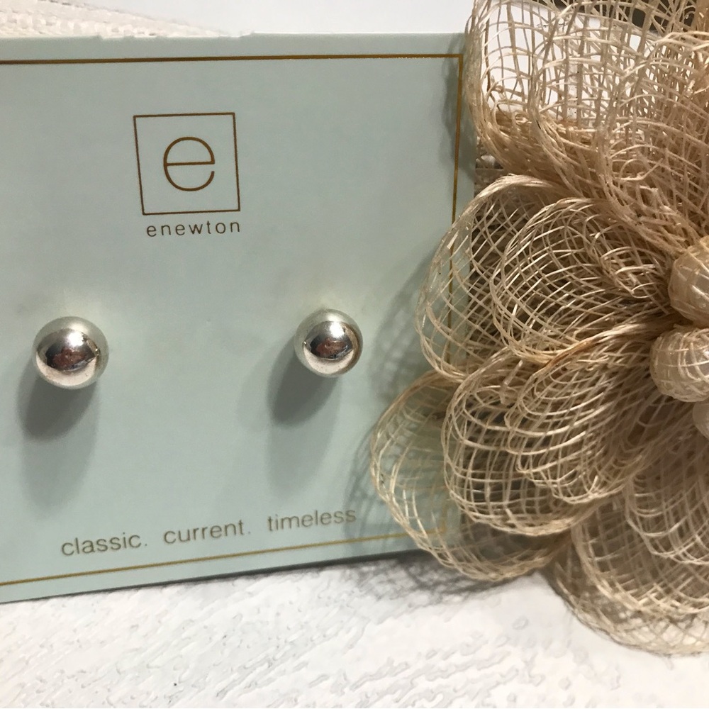 ENewton stud earrings. NWT